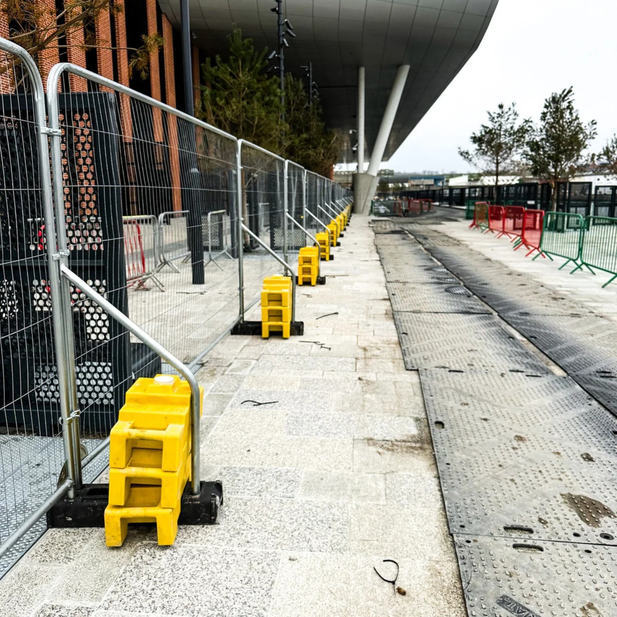 Abgewinkelte Stützstrebe